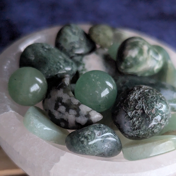 💚 Mossy Heart Bowl ☪️ Aventurine Agate Jasper Quinhai Jade Mini Crystal Hearts - Picture 5 of 10